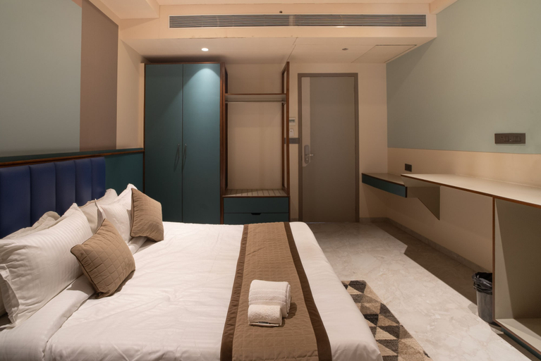 Bedroom 3, Hotel Shagun Farm Raipur, Raipur