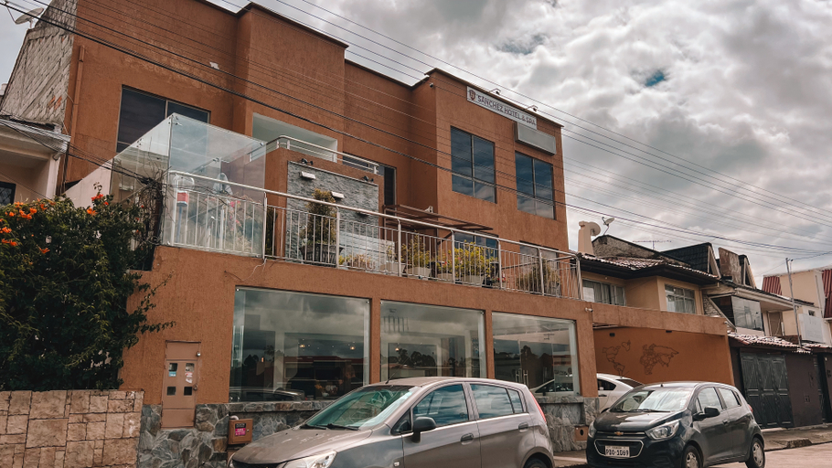 Exterior & Views