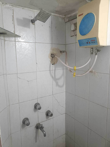 Bathroom 4, Maa Kaamal Deep - Homestay and PG, Surat