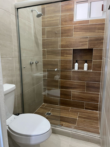 Bathroom 3, Antonio's Miramar Hotel, Ciudad Madero