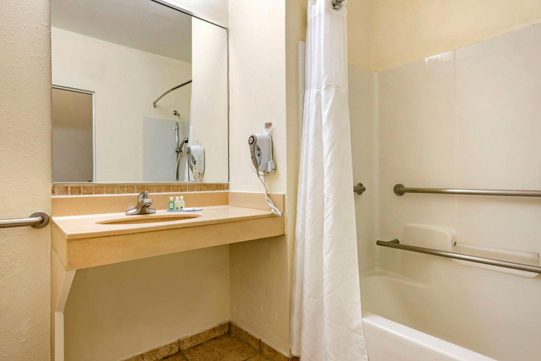 Bathroom 3, Quality Inn Zephyrhills-Dade City, Pasco