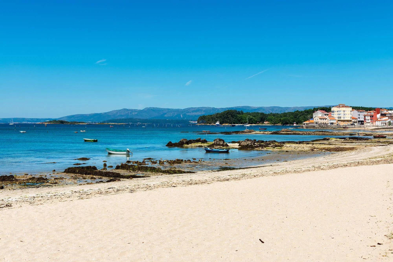 Beach 5, Seaside Apartment Sleeps 6 With Balcony, Pontevedra