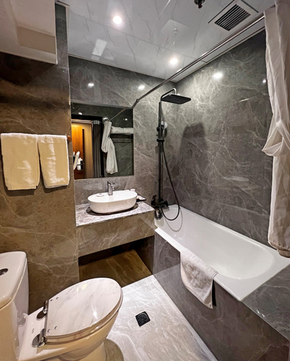 Bathroom, Hennessy Hotel, Hong Kong Island