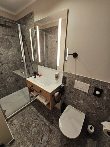 Bathroom 5, Stieglers - Restaurant Hotel Biergarten, Landshut