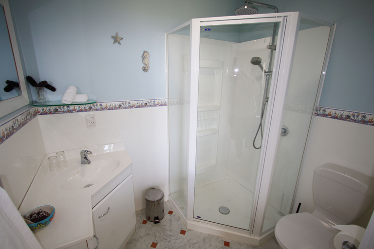Bathroom 3, Awatuna Sunset Lodge, Westland