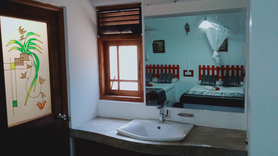 Bathroom 4, Hotel Lakeside, N. Palatha East