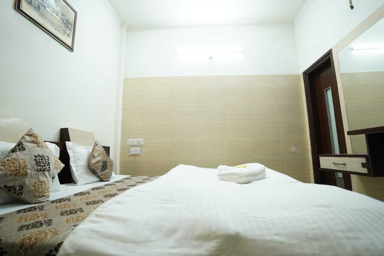 Bedroom 4, Gurjeet Hotel by Urban Galaxy near Golden Temple, Amritsar