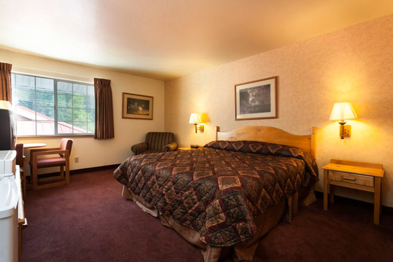 Bedroom 4, Summit Inn, King