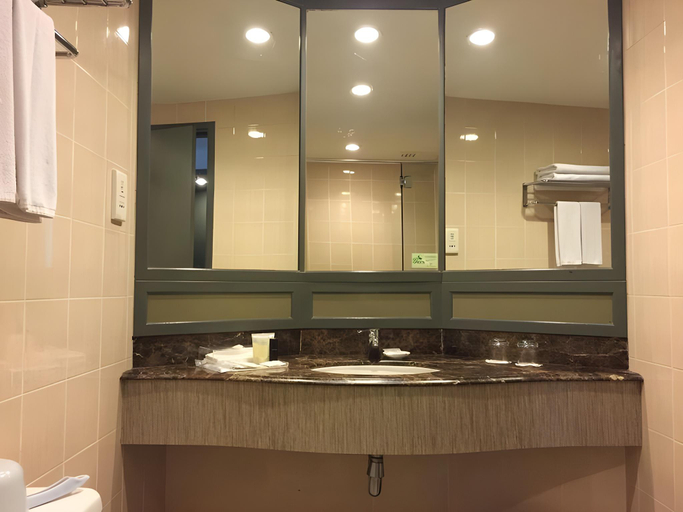 Bathroom 4