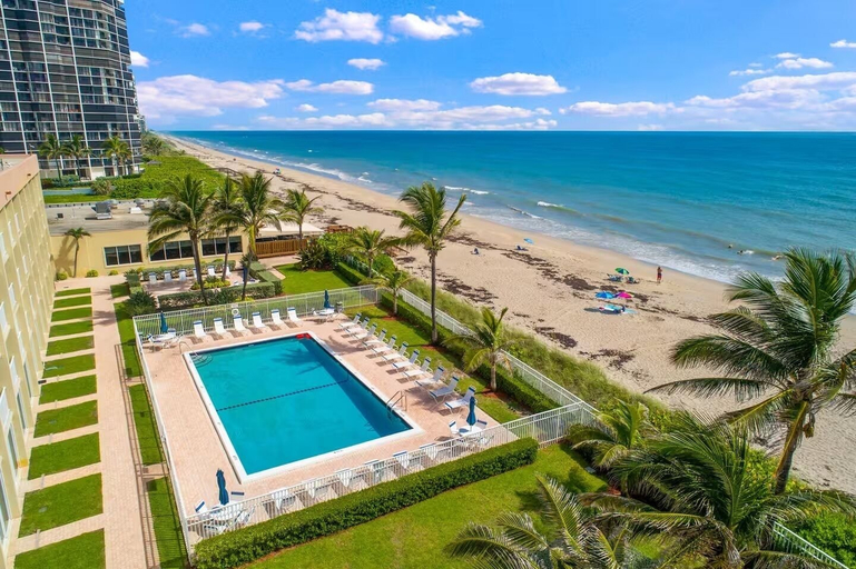Sport & Beauty 5, 408 On Hutchinson Island, Saint Lucie