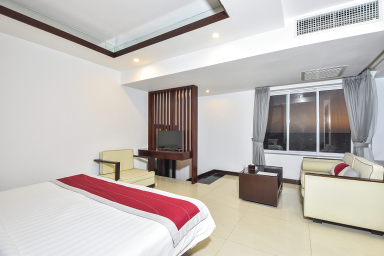 Bedroom 3, Independence Hotel by Dara, Sihanoukville