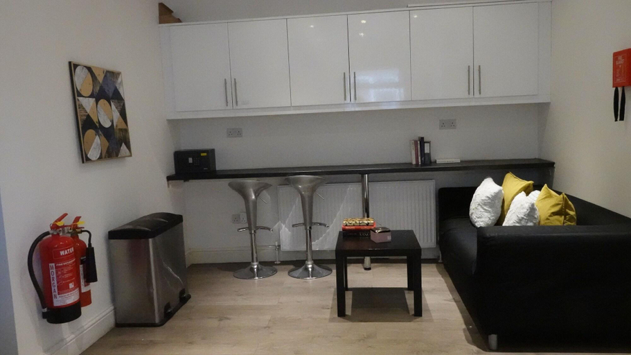 Public Area, Grand Airport Ensuites, London