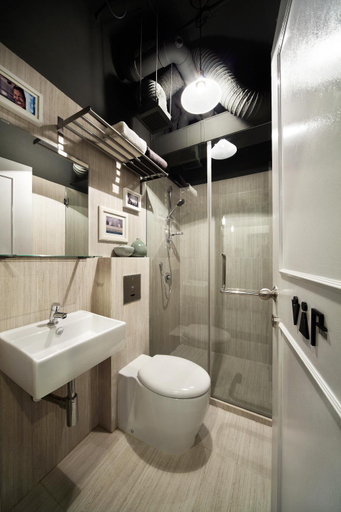 Bathroom 3, The Pod at Beach Road, Singapore