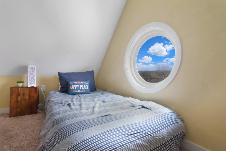 Bedroom 3, Our Happy Place #2, La Salle