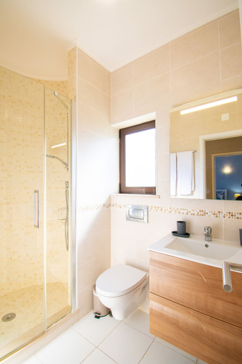 Room 5, 99B Hibiscus Monte Dourado, Lagoa