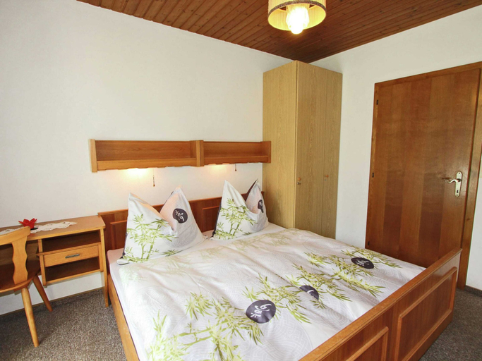 Room 2, Cozy Apartment in Aschau im Zillertal Near Ski Lift, Schwaz