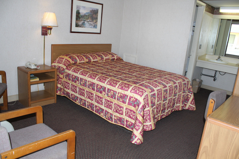 Bedroom 2, Budget Host Inn Bristol, Sullivan