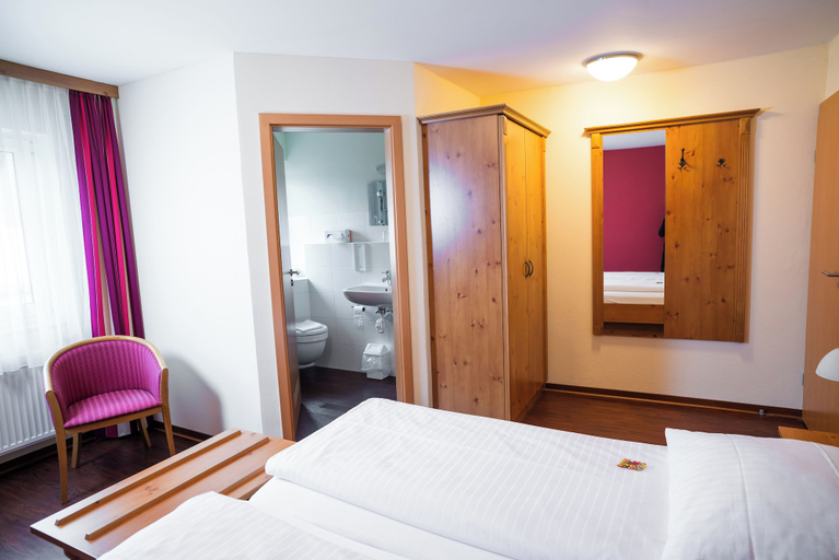 Bedroom 2, Hotel Landgasthof Linde, Bodenseekreis
