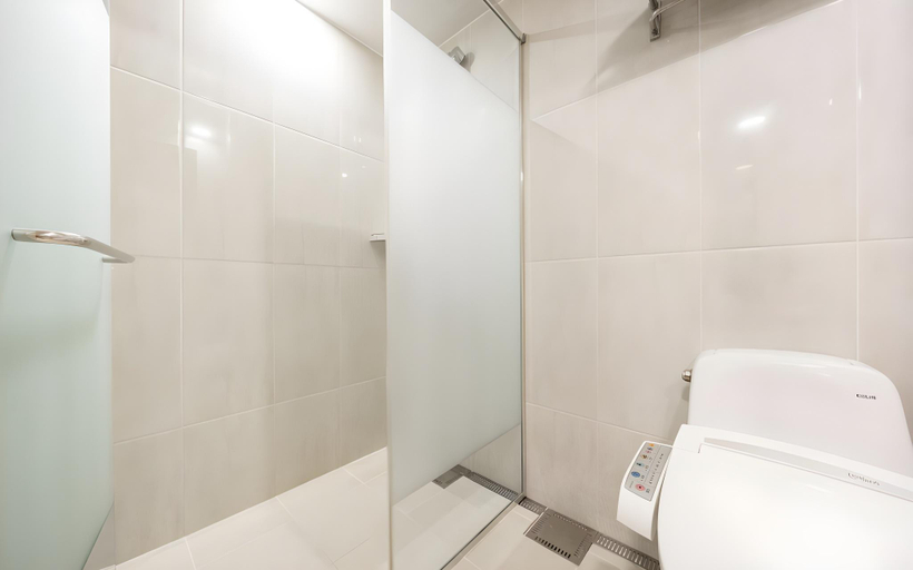 Bathroom 10