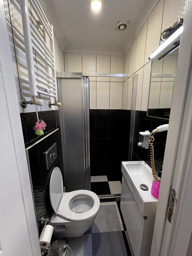 Others 5, Ada İnan Pansiyon, Adalar