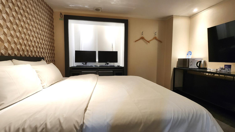 Bedroom 4, Sinchon Lets stay, Seodaemun