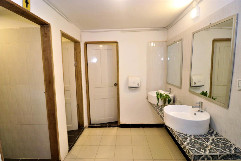 Bathroom 14