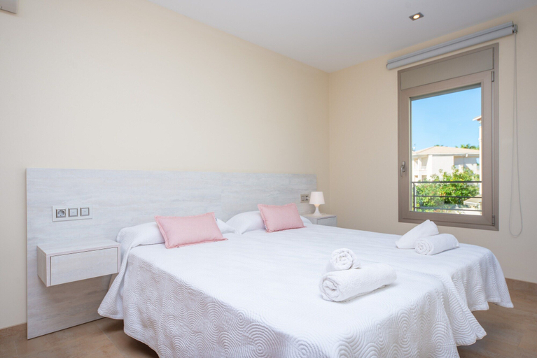 Room 3, Antonia - House In Can Picafort. Free Wifi, Baleares