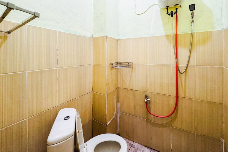 Bathroom 3, Penginapan Dison RedPartner, Bekasi