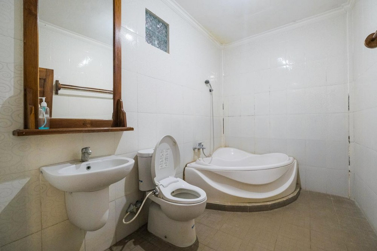 Bathroom 4, RedDoorz @ Tanjung Alam Hotel Lovina, Buleleng