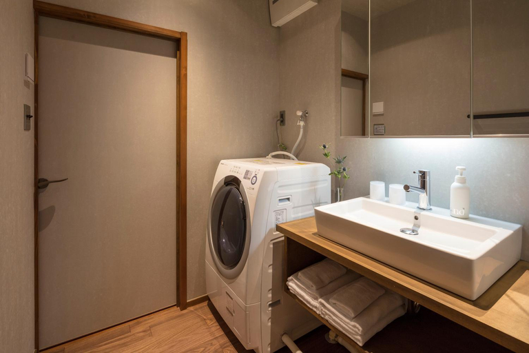 Bathroom 3, Hikoso-machi Kin no Ma, Kanazawa