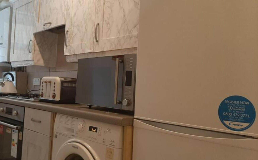 Others, 2-bed Apartment Sleeps 4 With Wi-fi, London