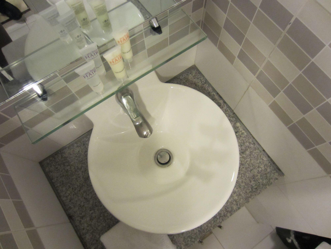 Bathroom, The Exchange Regency Residence Hotel Managed by HII, Pasig City