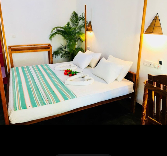 Bedroom, Beach Wave Hotel, Pothuvil