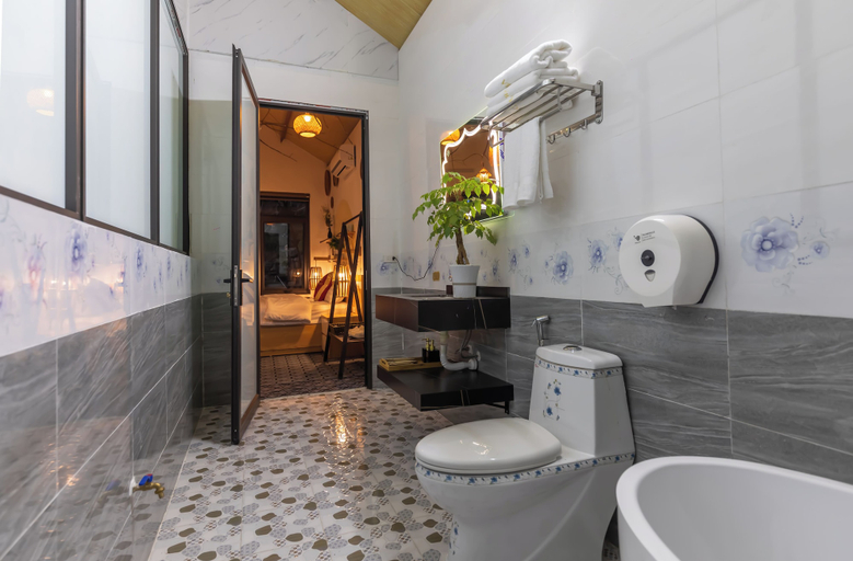 Bathroom 3, Hoang Minh Mountainside Villa, Hoa Lư