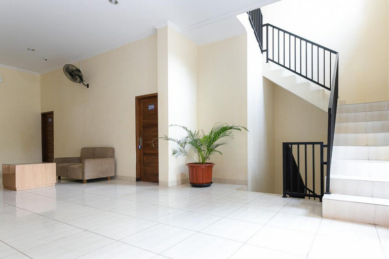 Others 5, RedDoorz Syariah near Purwosari Train Station (permanently closed), Solo