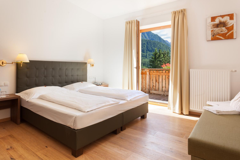 Bedroom 3, Hotel Sole, Bolzano