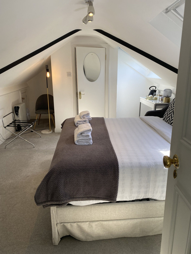 Bedroom 3, Avoca House, Dublin
