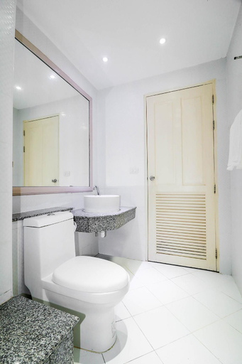 Bathroom 4, Natural Beach Hotel Pattaya, Pattaya