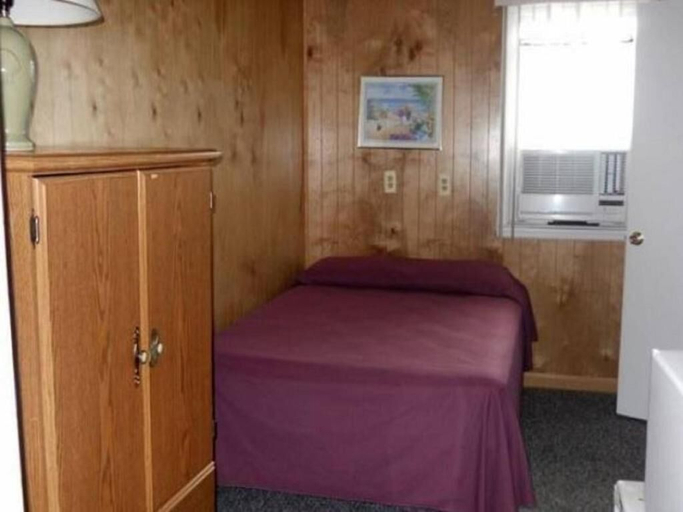 Bedroom 2, Boardwalk Sand & Surf Beach Hotel Oceanfront, Ocean