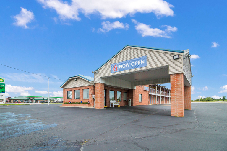 Exterior & Views 1, Motel6 Metropolis, IL, Massac