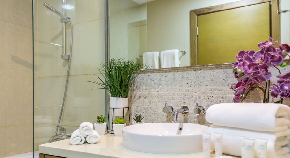 Bathroom 2, Westminster Claren Tower - Downtown, Dubai