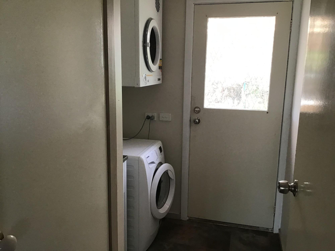 Bathroom 4, 90 Mile Beach House Villas, Wellington - Rosedale