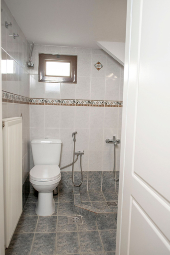 Room 2, Rokani Sofita I at Kalavrita Center, West Greece