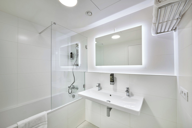 Bathroom 4, DownTown Suites Andel, Praha 5