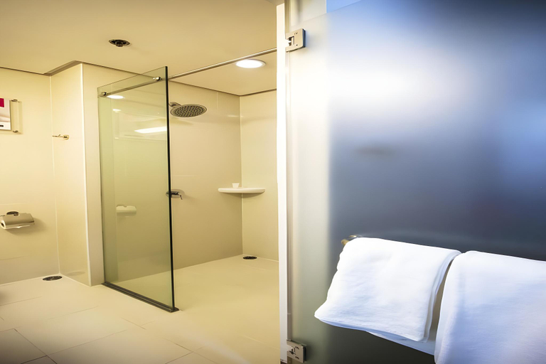 Bathroom 4, Red Planet Makati Avenue, Makati City