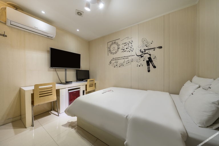 Bedroom 2, Konkun University Theme, Gwang-jin
