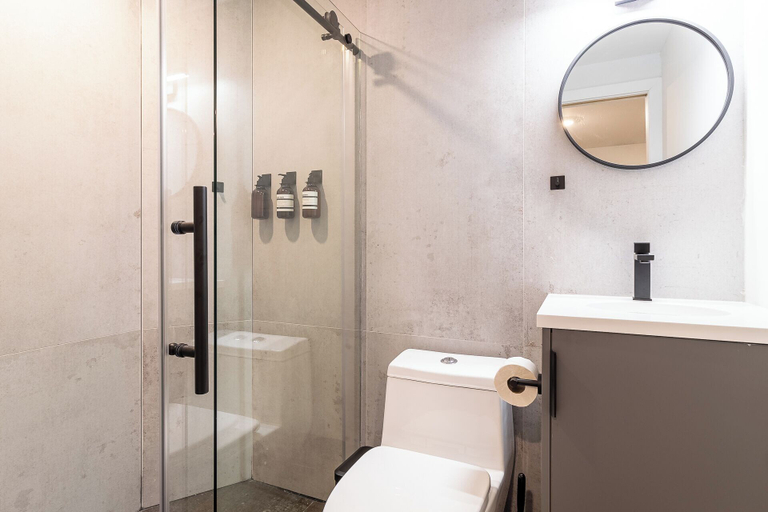 Bathroom, Thena Hotel - Spacious 1 BDRM, Philadelphia