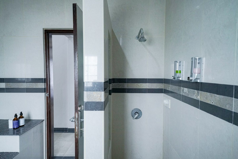 Bathroom 4, The Lavana Villa Kubu D'Bedugul (2 Bedroom Villa), Tabanan
