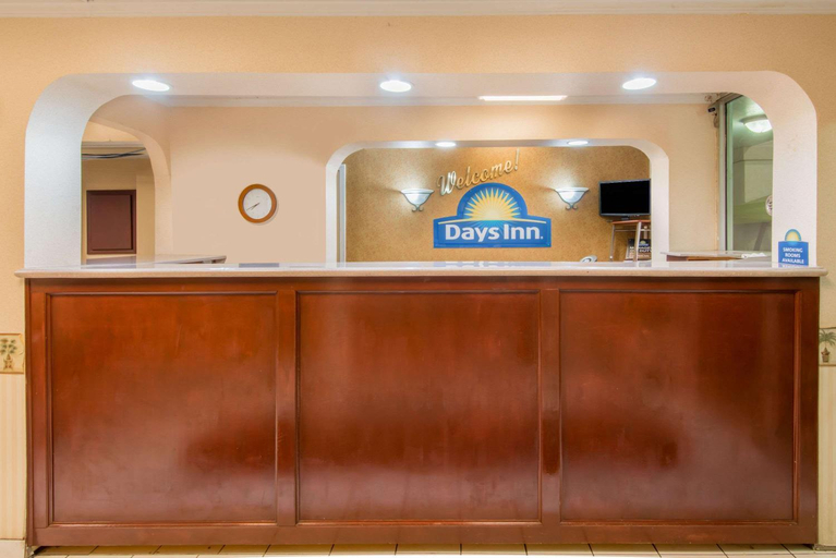 Public Area 2, Days Inn by Wyndham Shorter, Macon