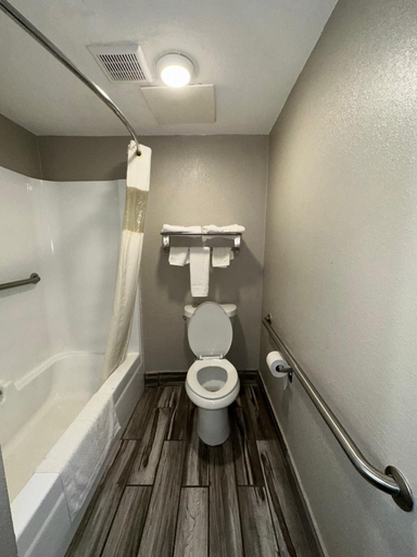 Bathroom 4, Jameson Inn Winder, Barrow